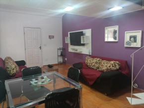 Casa com 2 piscinas e ar condicionado